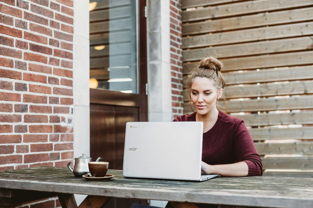 Panel Interviews: Advantages, Drawbacks, and Best Practices