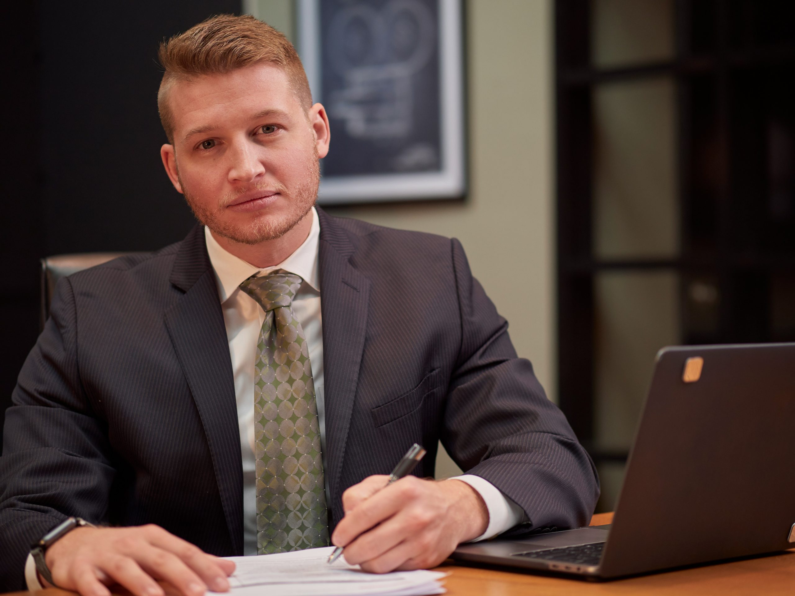 Job Offer Acceptance Rate: How to Measure and Improve This KPI